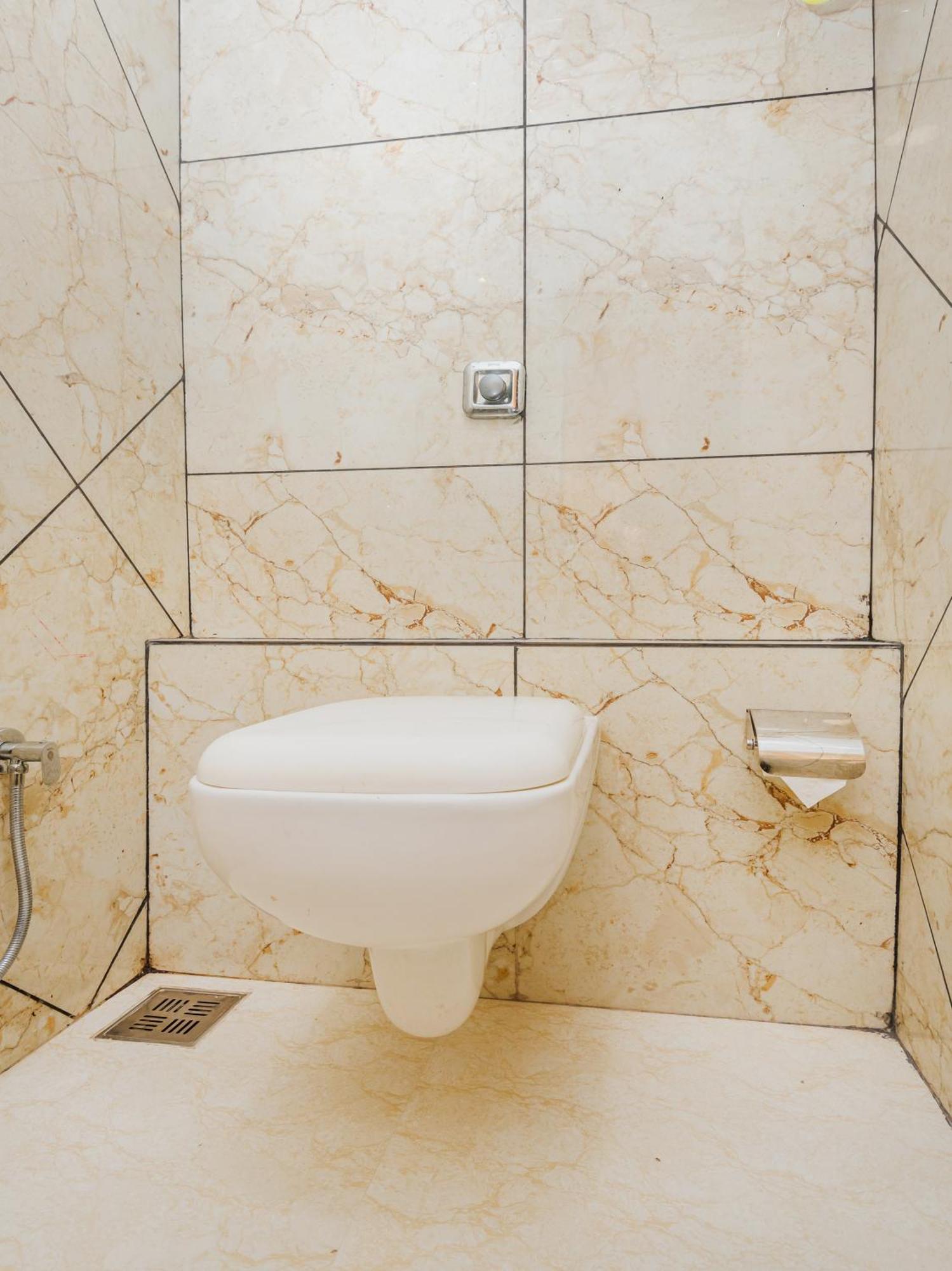 Hotel Era Мумбаи Экстерьер фото
