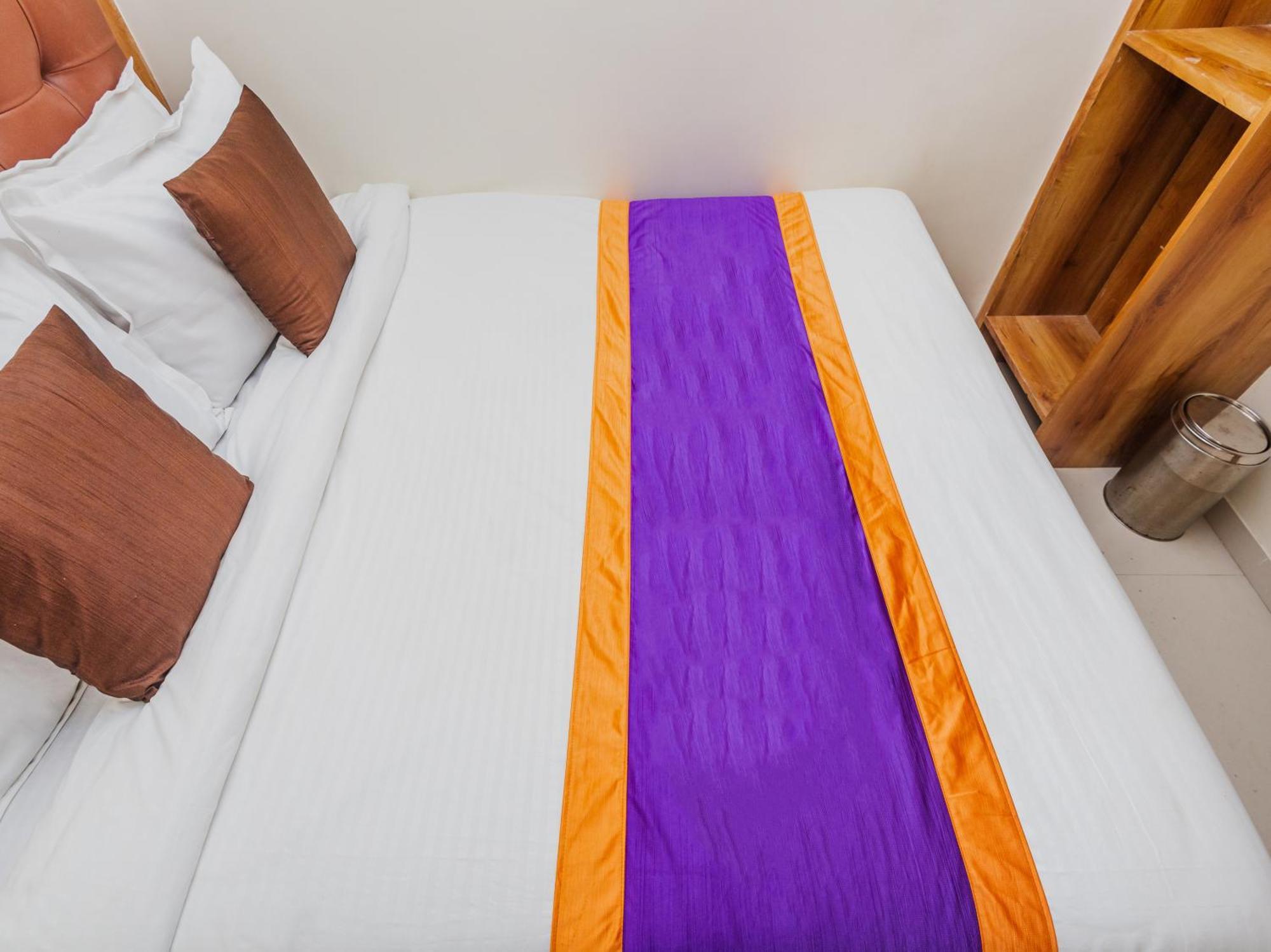 Hotel Era Мумбаи Экстерьер фото