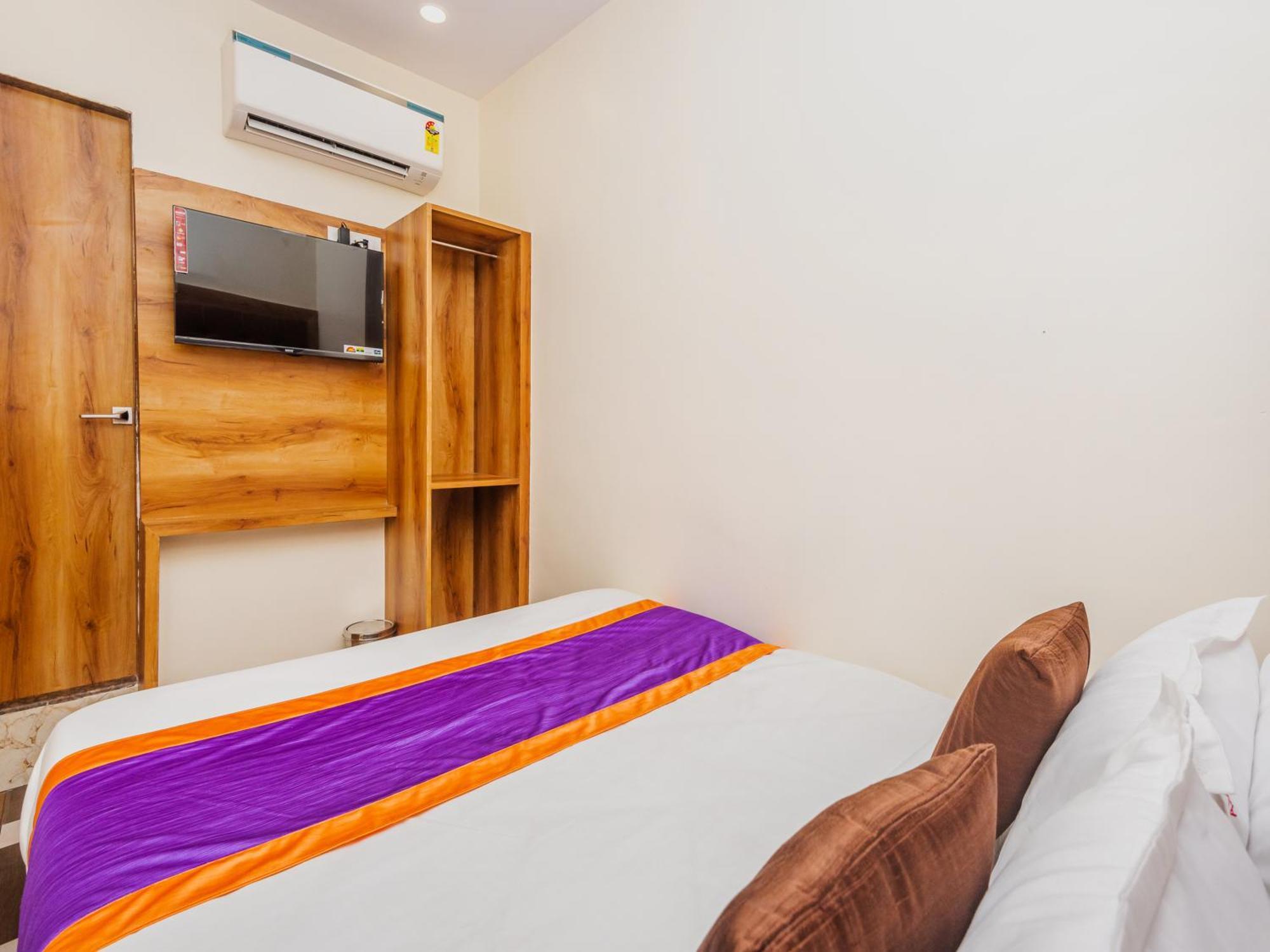 Hotel Era Мумбаи Экстерьер фото