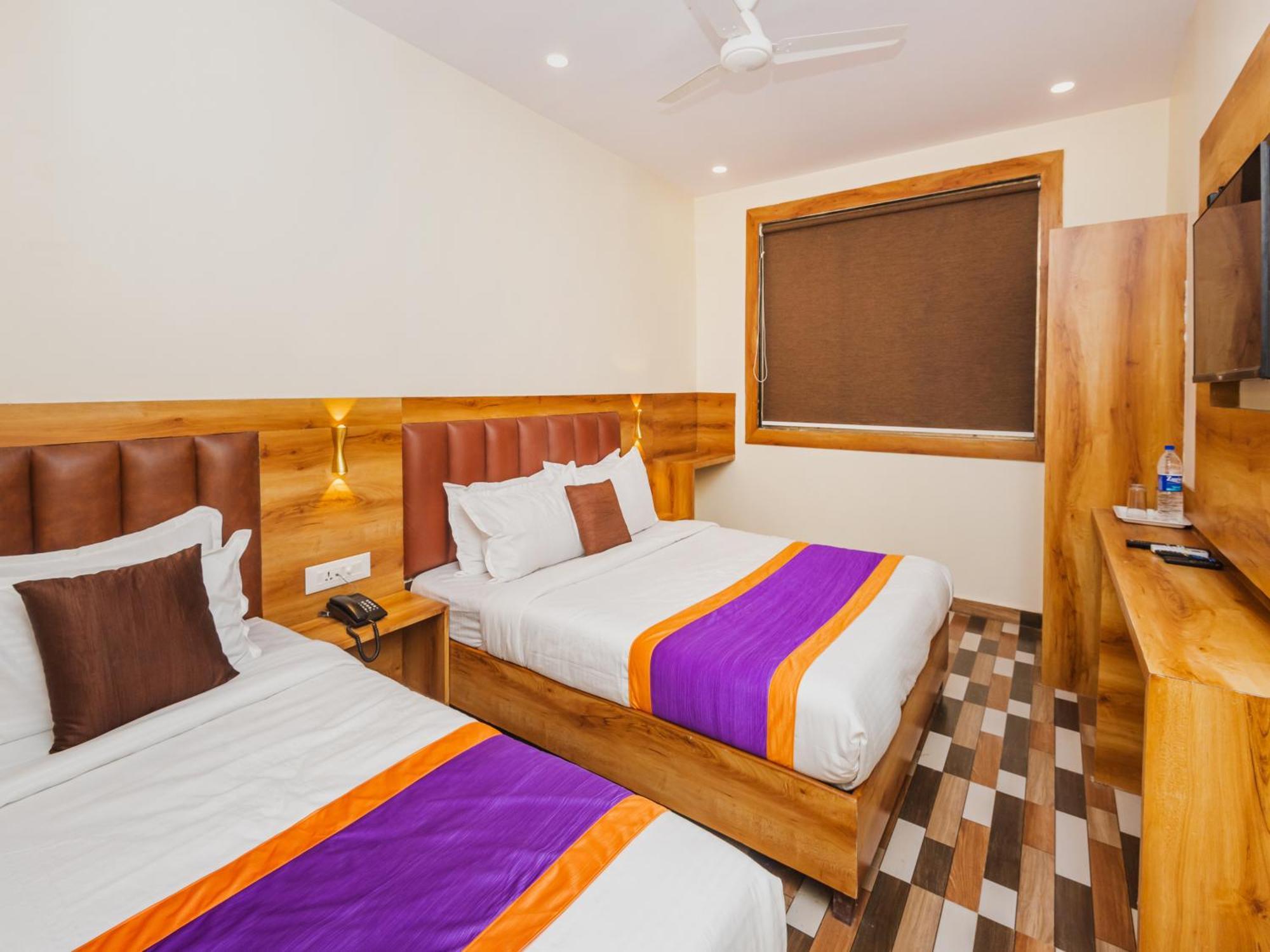 Hotel Era Мумбаи Экстерьер фото