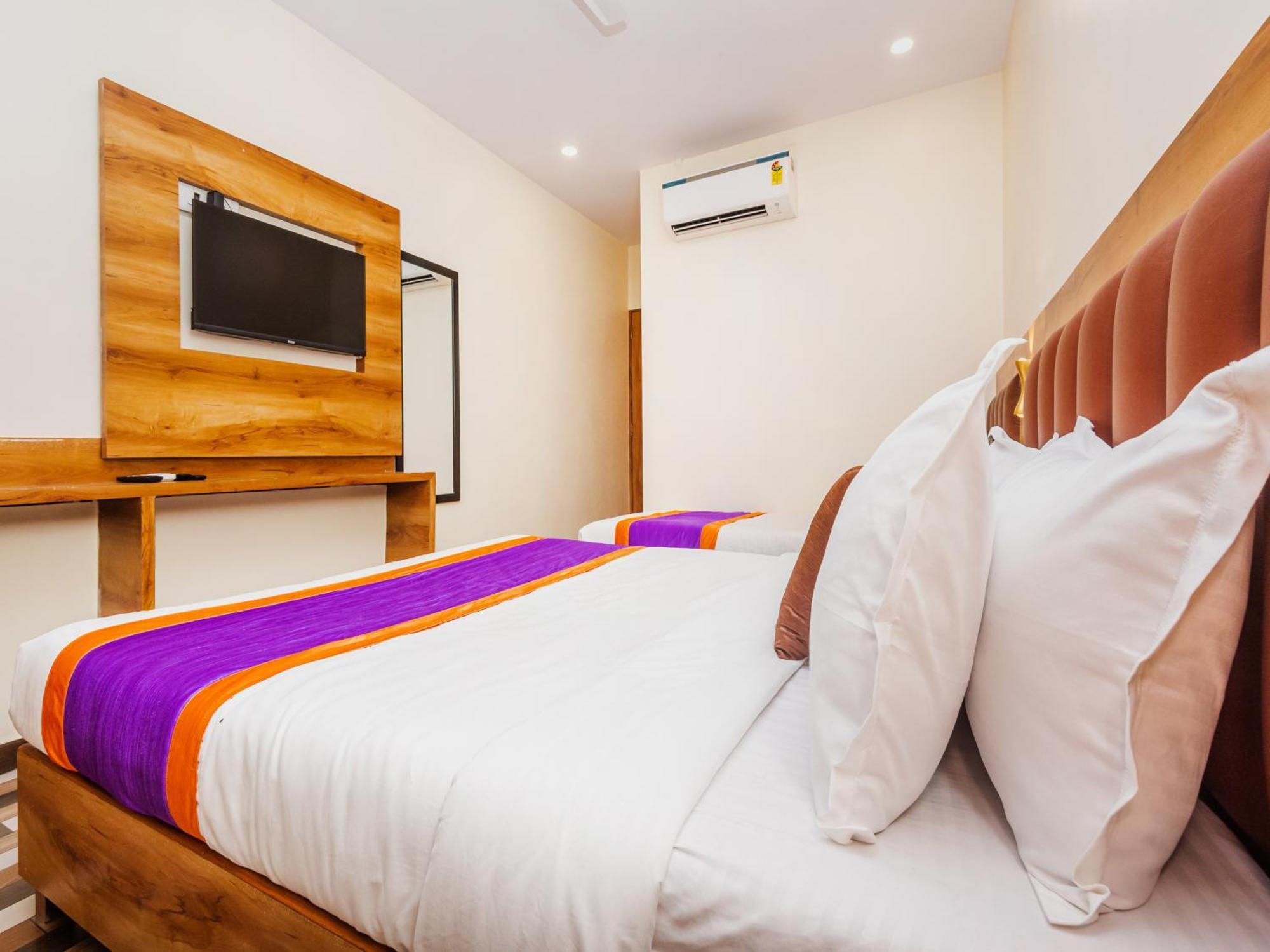 Hotel Era Мумбаи Экстерьер фото