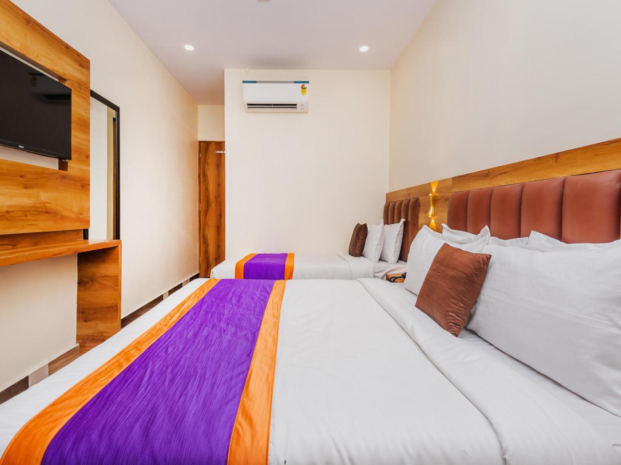 Hotel Era Мумбаи Экстерьер фото