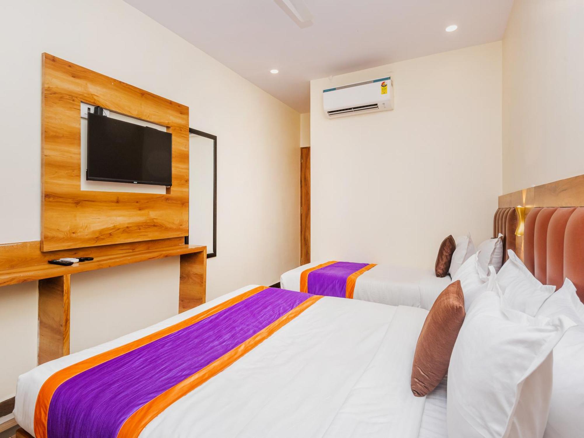 Hotel Era Мумбаи Экстерьер фото