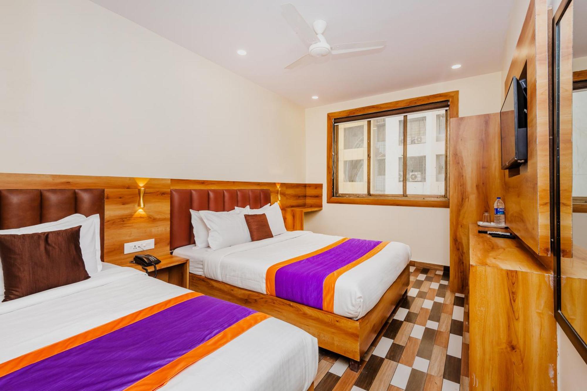 Hotel Era Мумбаи Экстерьер фото